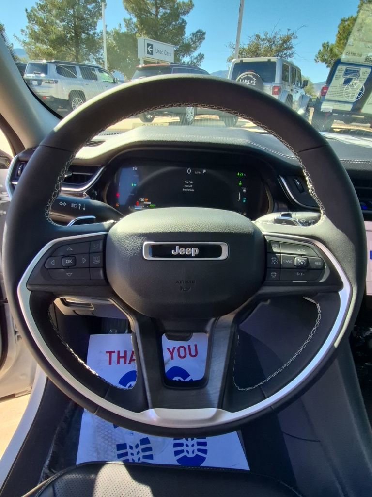 New 2024 Jeep Grand Cherokee Limited 4xe w/ Luxury Tech Group II image 32