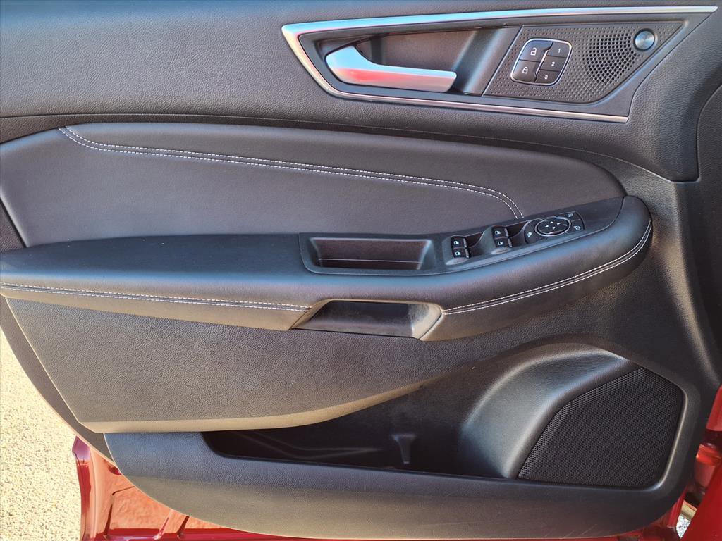 Used 2024 Ford Edge Titanium image 23