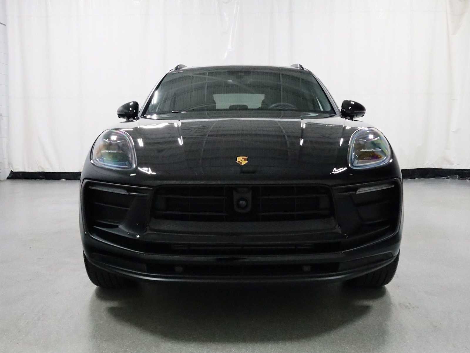 Certified 2026 Porsche Macan AWD/4WD image 14