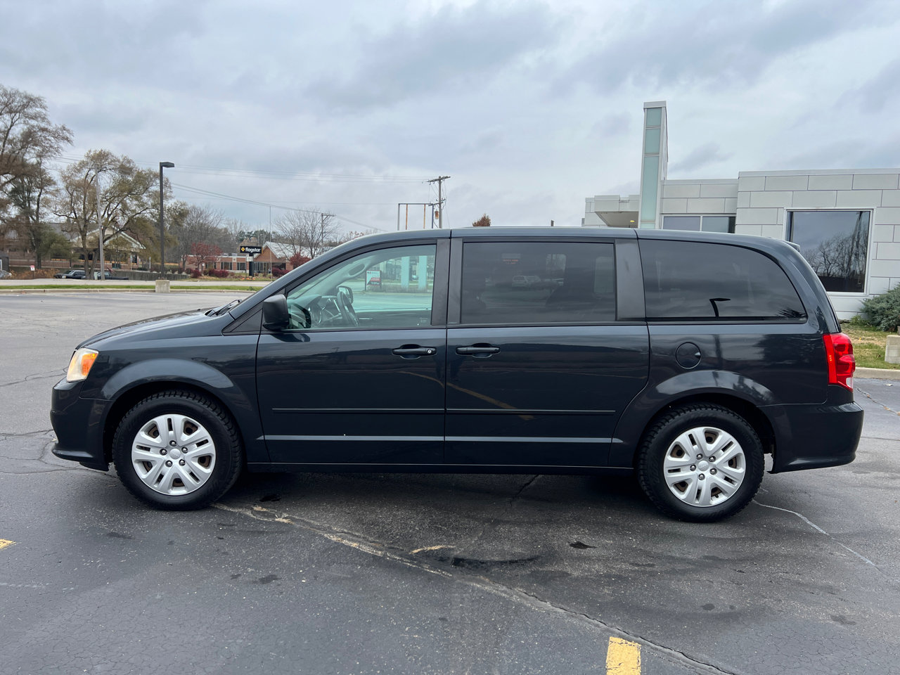 Used 2014 Dodge Grand Caravan SE w/ Quick Order Package 29E SE image 3