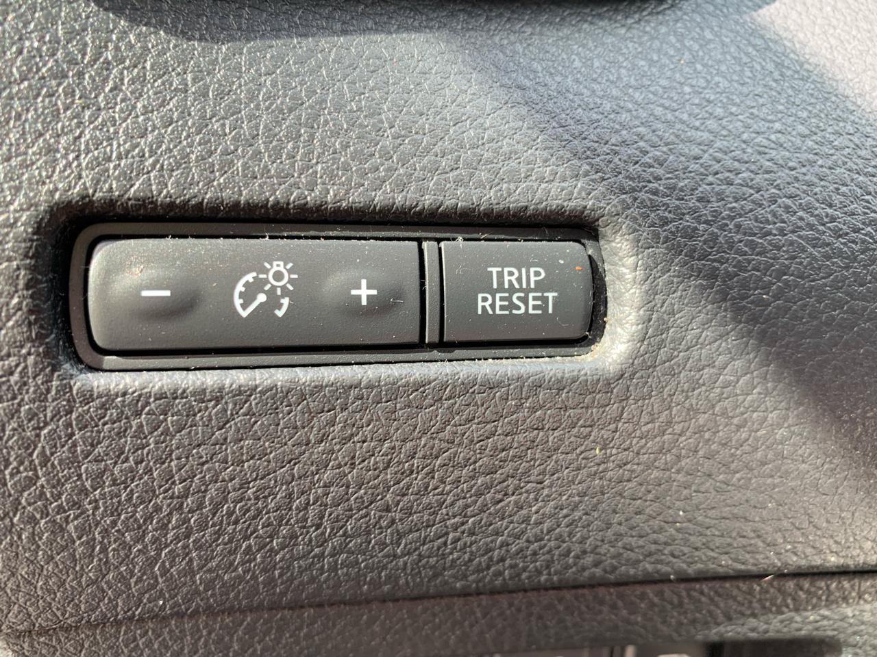 Used 2018 Nissan Rogue SV AWD/4WD image 21