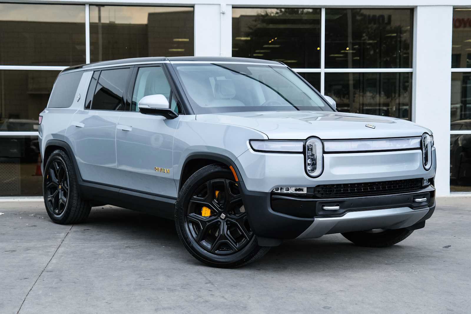 Used 2023 Rivian R1S Adventure Quad AWD/4WD image 6