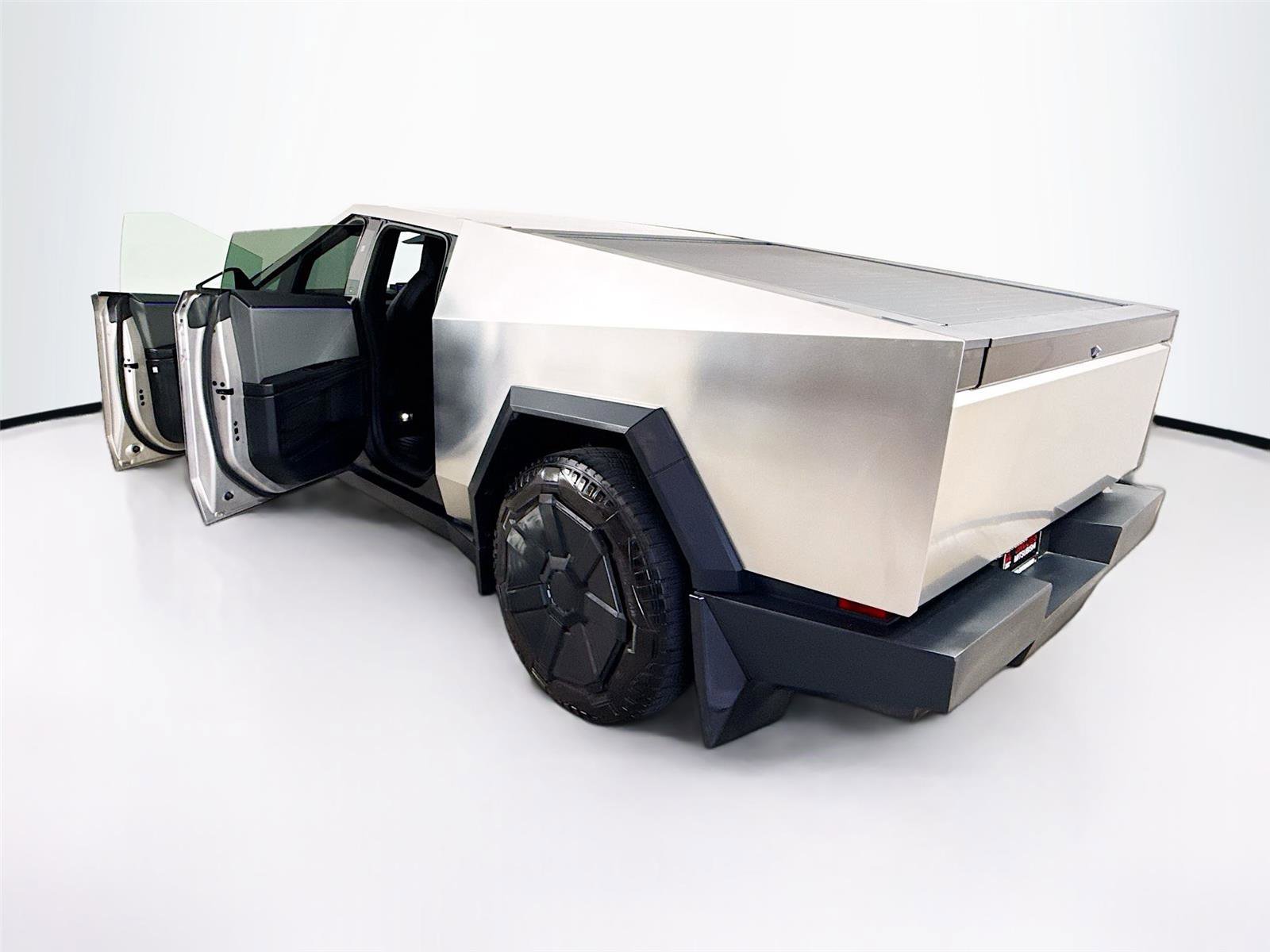 Used 2024 Tesla Cybertruck AWD Crew Cab image 32