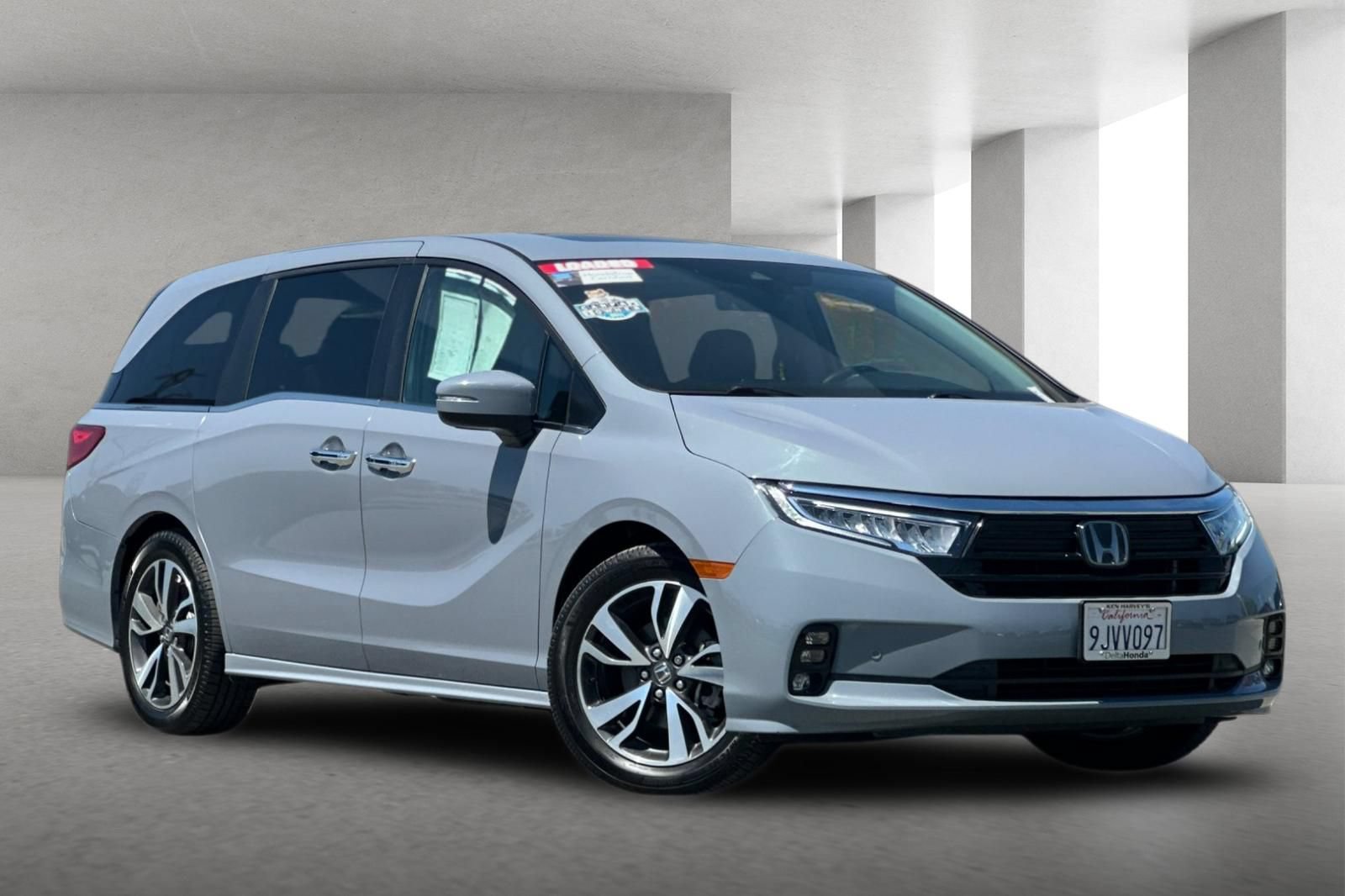 Used 2024 Honda Odyssey Touring image 1