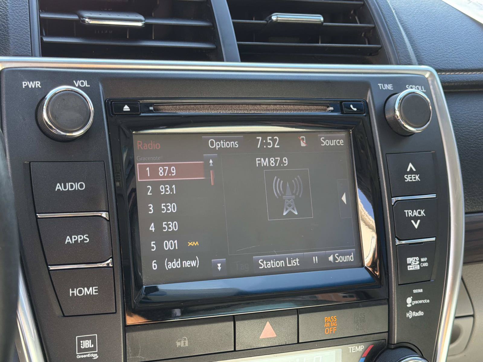 Used 2015 Toyota Camry XLE w/ Advanced Technology Package FWD image 19