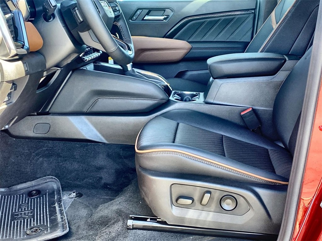 New 2025 GMC Canyon AT4 w/ AT4 Premium Package image 23