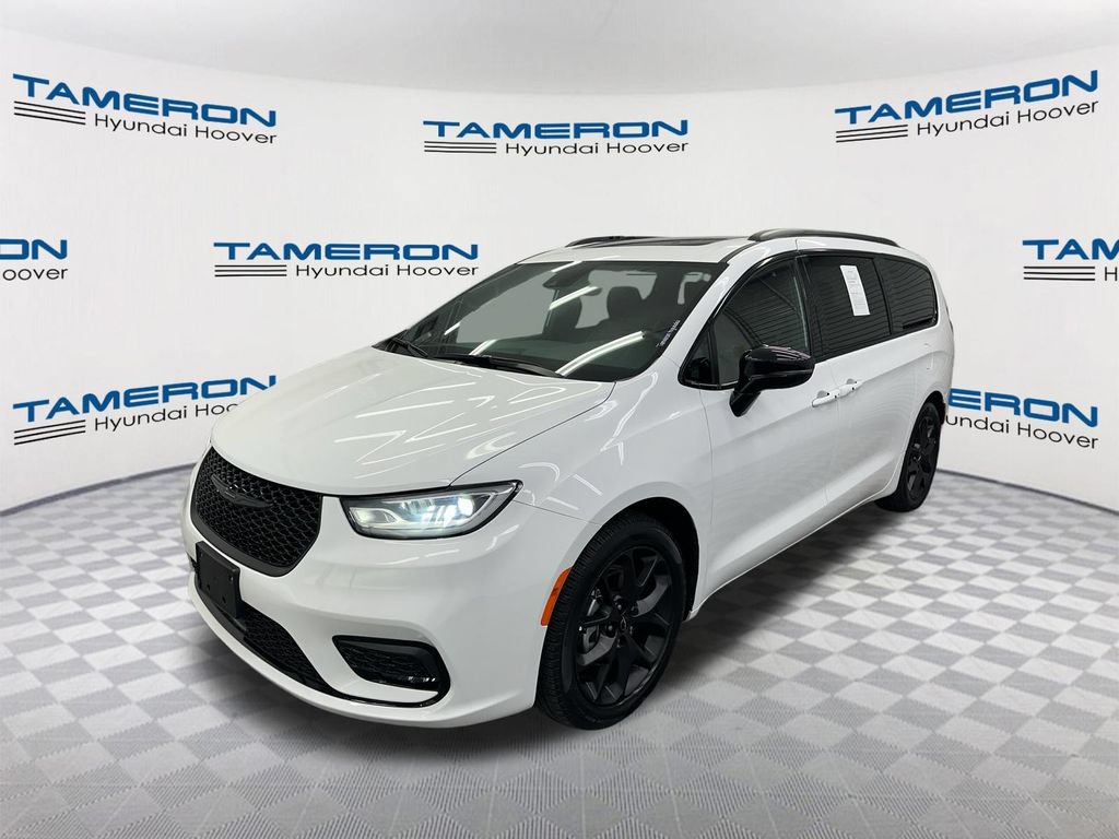 Used 2025 Chrysler Pacifica Limited