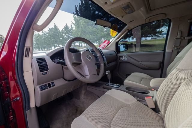 Used 2010 Nissan Frontier SE w/ Moonroof Pkg image 10