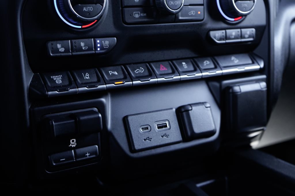 Used 2021 Chevrolet Silverado 2500 LTZ w/ Carhartt Edition image 34