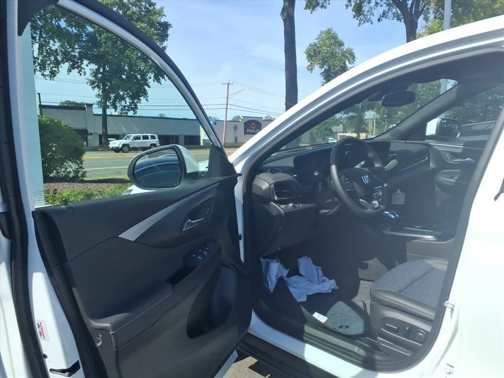 Used 2025 Buick Envista Preferred w/ Convenience I Package image 9