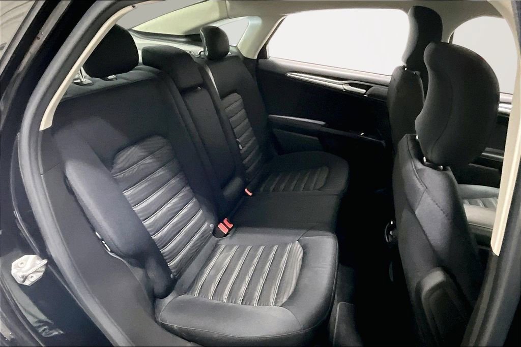 Used 2016 Ford Fusion SE image 24