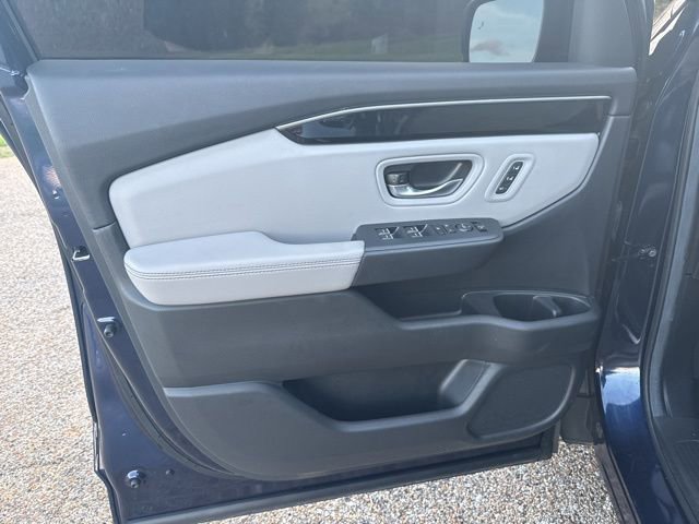 Used 2025 Honda Pilot Touring image 17