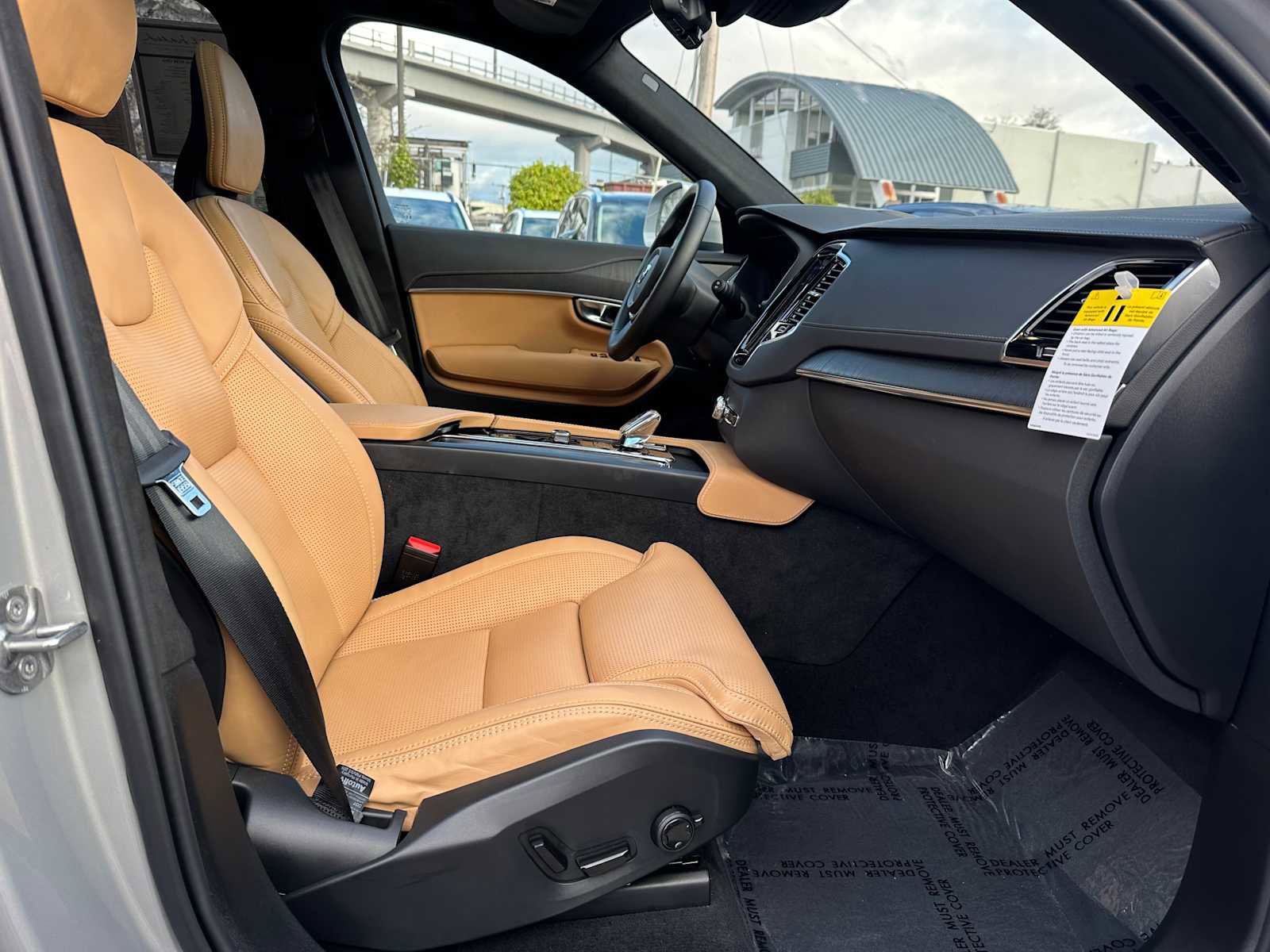 Used 2025 Volvo XC90 B6 Ultra w/ Lounge Package image 10