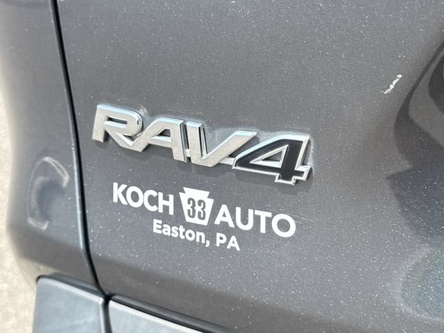 Used 2021 Toyota RAV4 LE AWD/4WD image 18