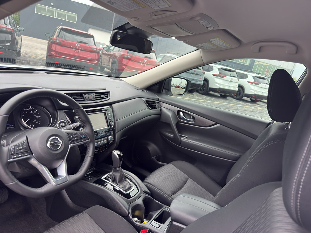Used 2019 Nissan Rogue SV w/ Premium Package FWD image 25