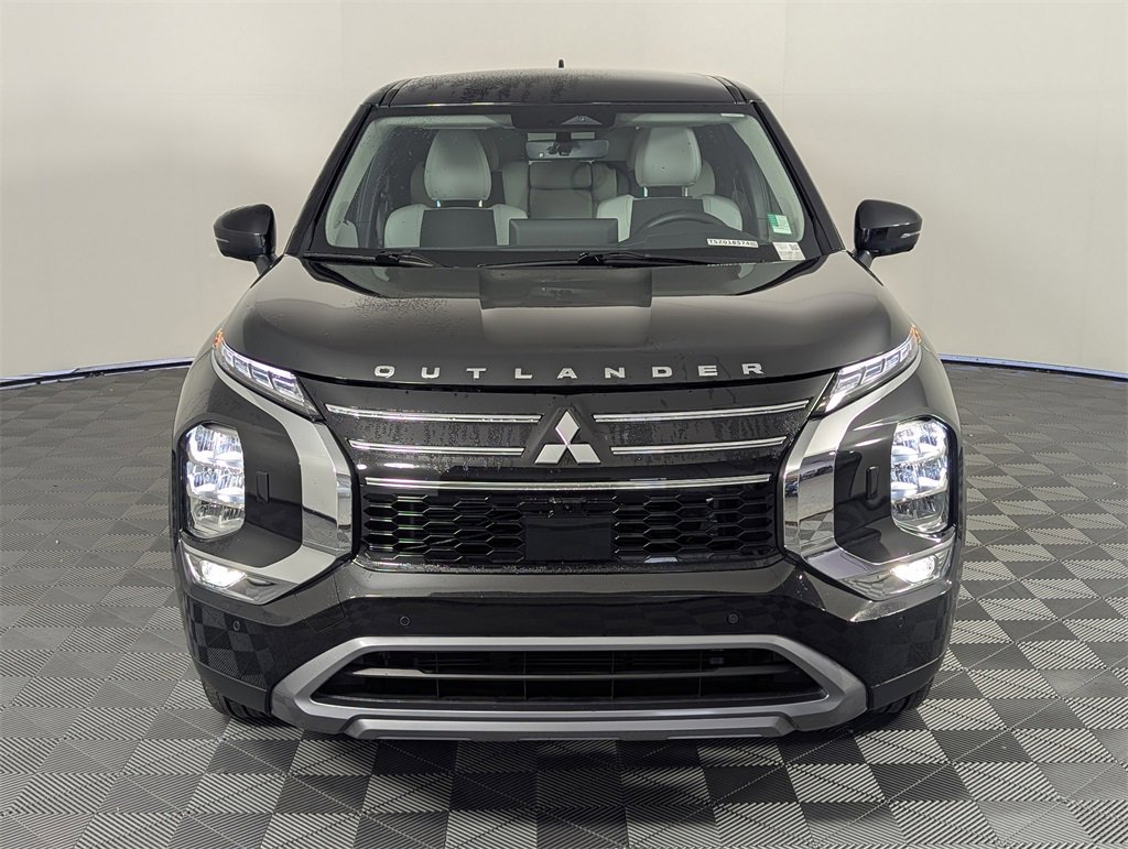 Used 2025 Mitsubishi Outlander SE image 10
