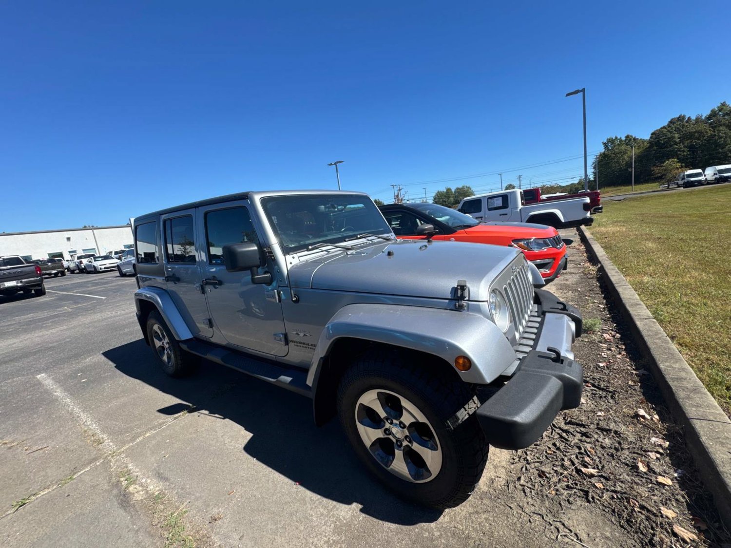 Used 2017 Jeep Wrangler Unlimited Sahara w/ Connectivity Group AWD/4WD image 5