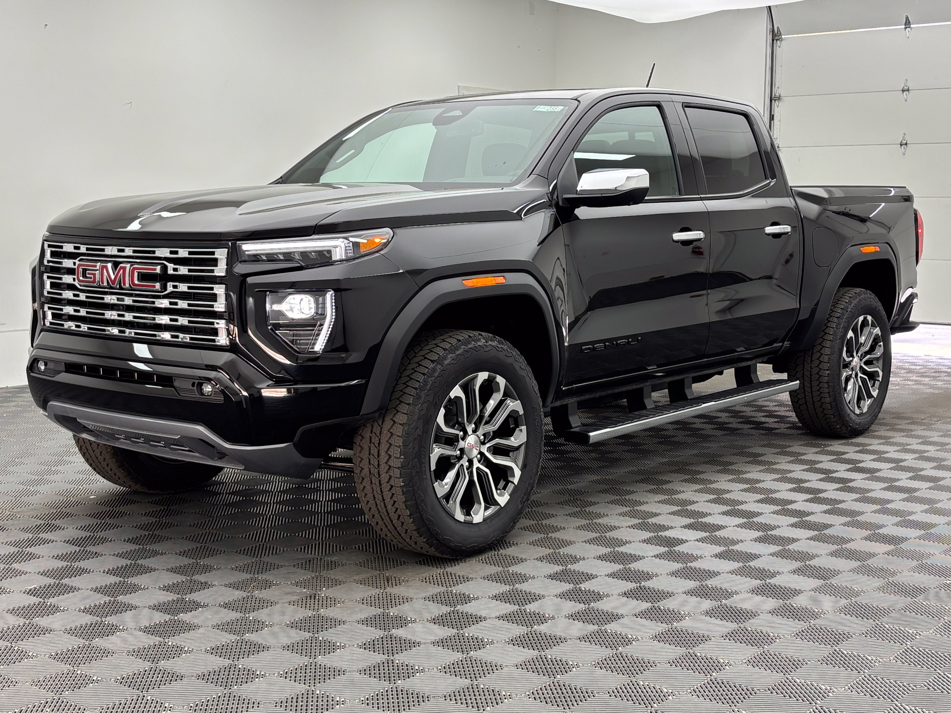 New 2026 GMC Canyon Denali w/ LPO, Black Badging Package AWD/4WD image 2