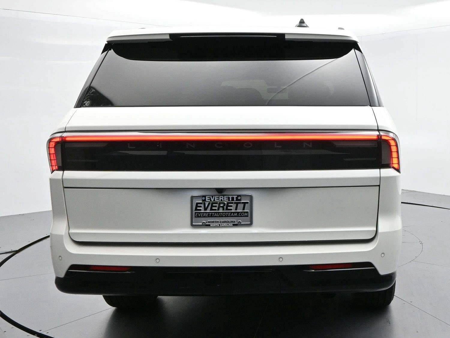 Used 2026 Lincoln Navigator L Reserve w/ Jet Appearance Package AWD/4WD image 6