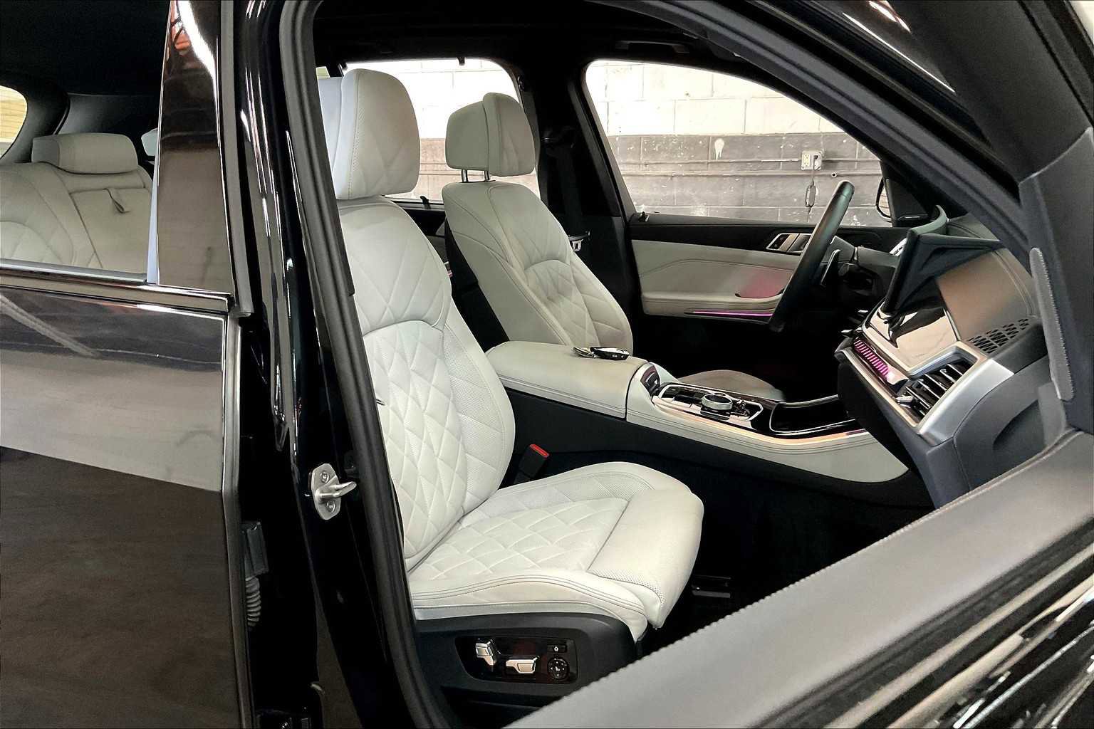 Used 2025 BMW X5 M60i w/ Executive Package image 10