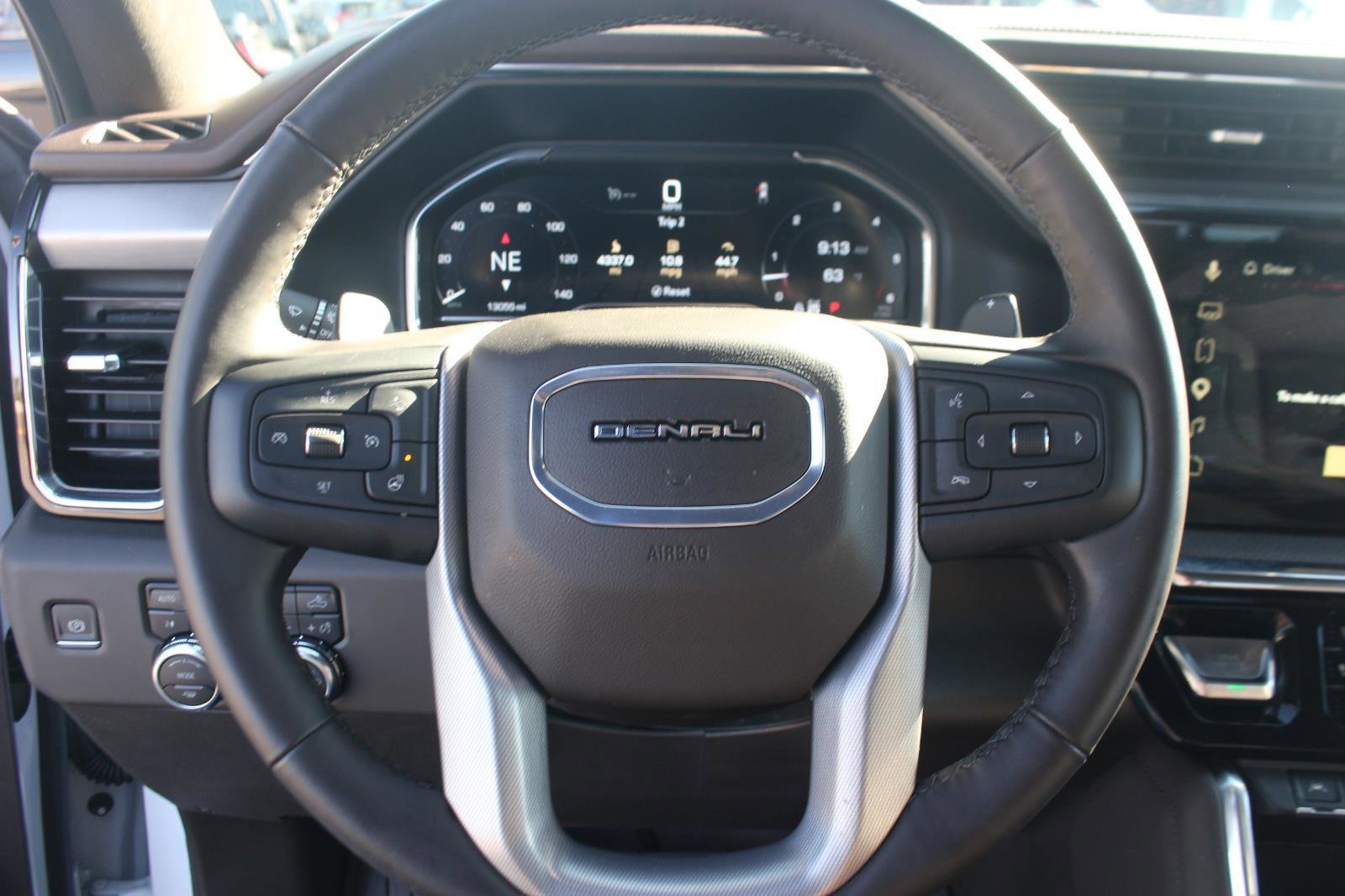 Used 2025 GMC Sierra 1500 Denali w/ Technology Package AWD/4WD image 19