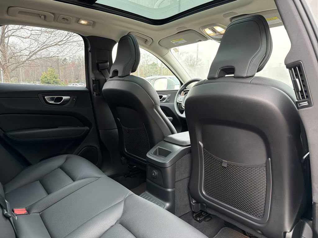Used 2023 Volvo XC60 T8 Plus image 23