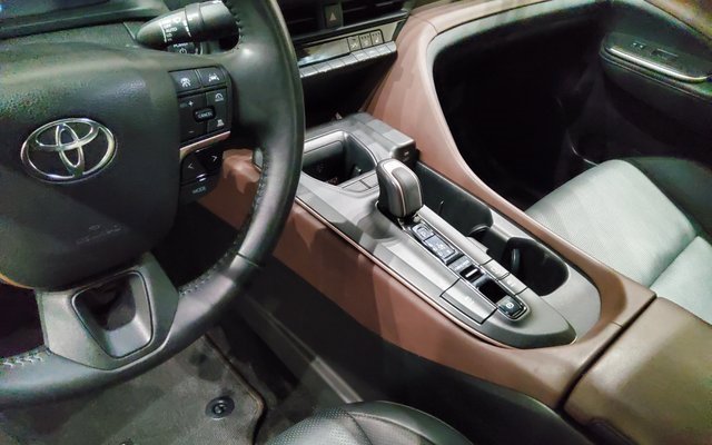 Used 2023 Toyota Crown Limited image 22