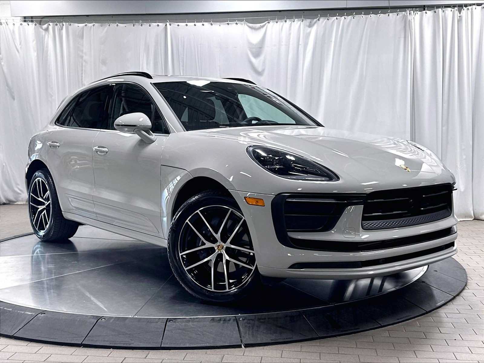 Used 2026 Porsche Macan AWD/4WD image 11