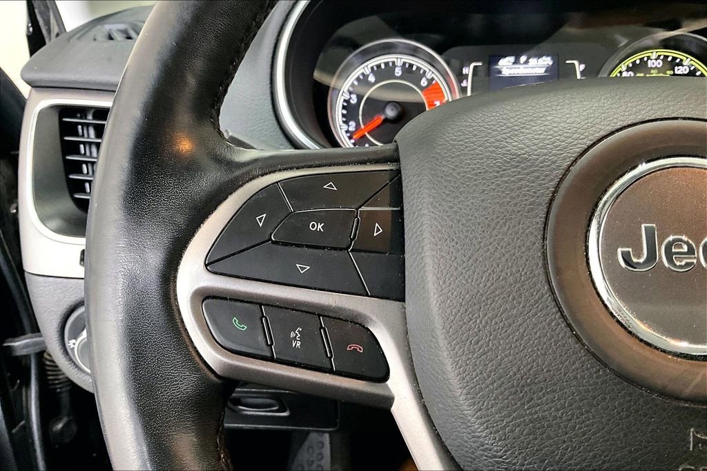 Used 2020 Jeep Cherokee Latitude w/ Cold Weather Group AWD/4WD image 11