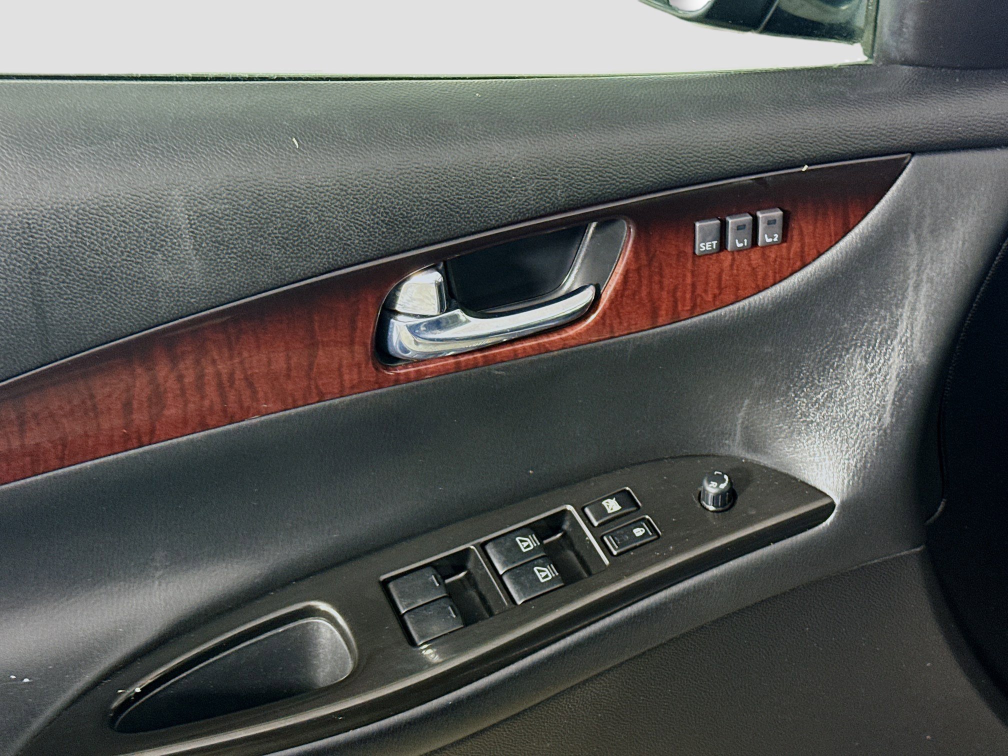 Used 2017 INFINITI QX50 2WD w/ Deluxe Touring Package image 24