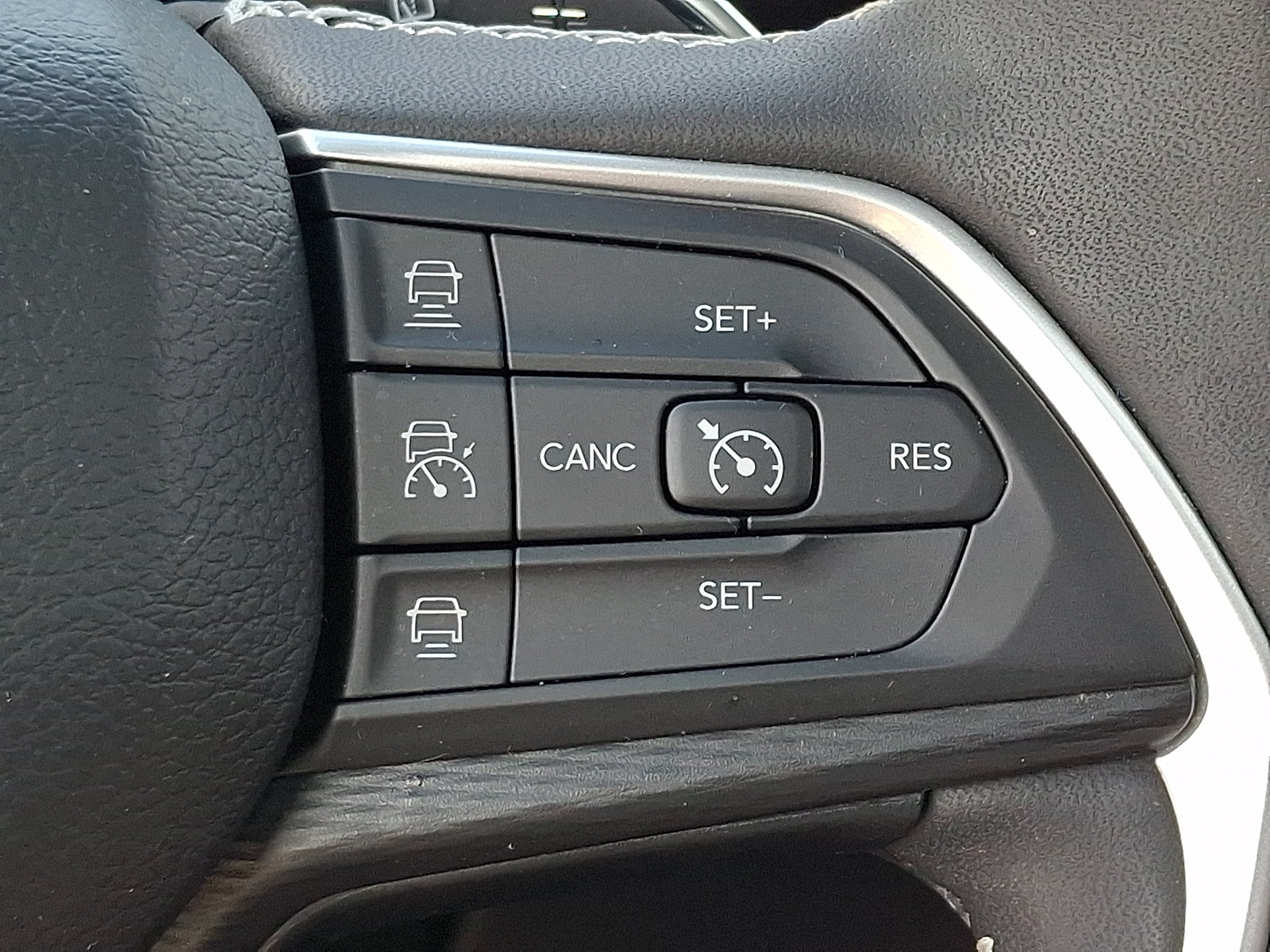 Used 2023 Jeep Grand Cherokee L Laredo AWD/4WD image 25