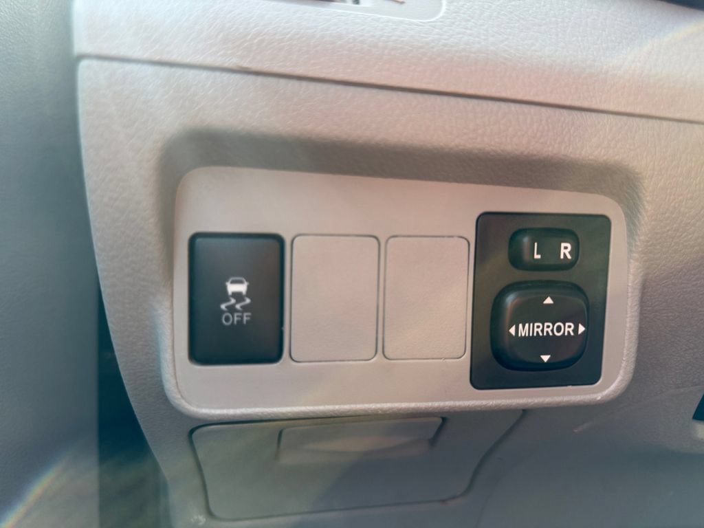 Used 2013 Toyota Corolla LE FWD image 23