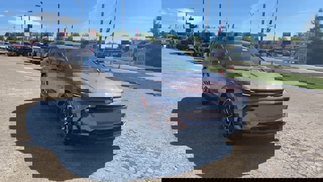 New 2026 Chevrolet Equinox EV LT image 3