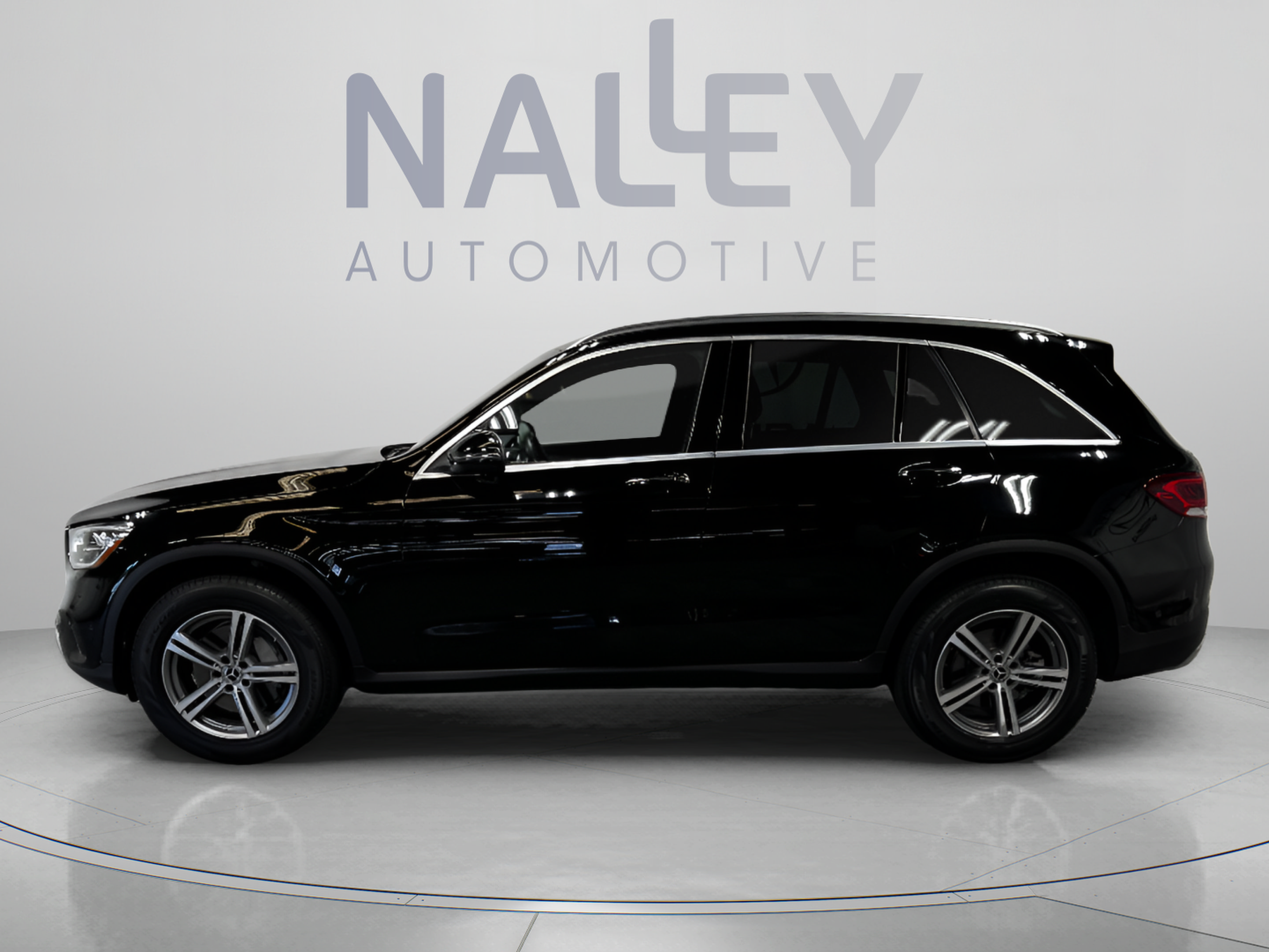 Used 2021 Mercedes-Benz GLC 300 image 2