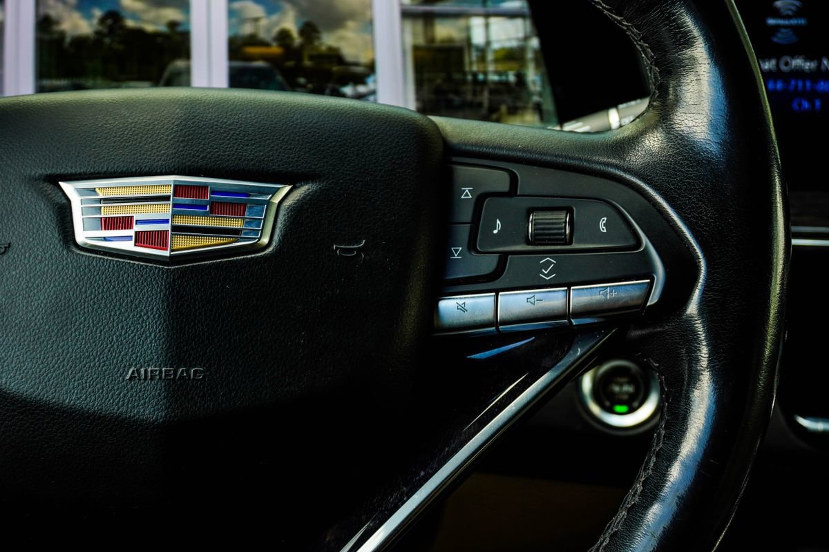 Used 2022 Cadillac Escalade Premium Luxury image 30