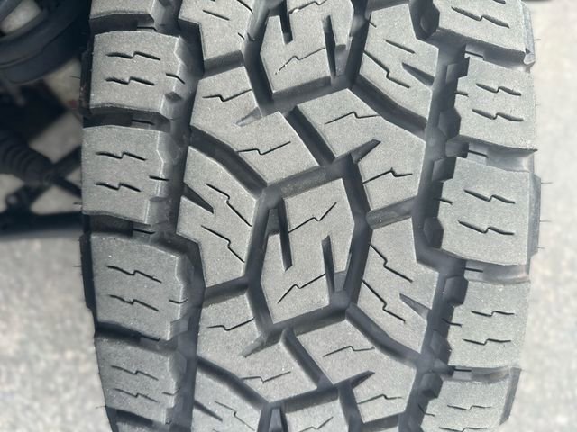 Used 2022 GMC Sierra 1500 AT4 w/ AT4 Premium Package image 11