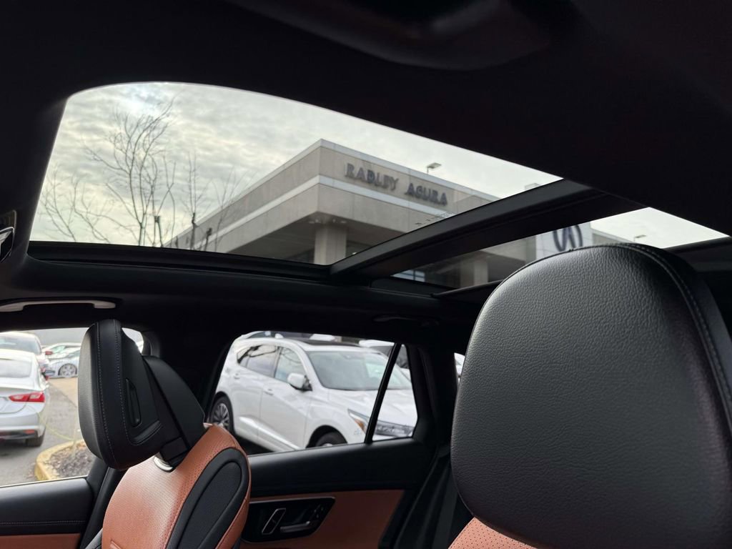 Used 2025 Mercedes-Benz GLC 350e 4MATIC image 26