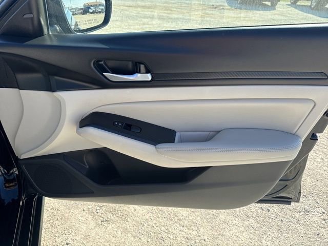 Used 2024 Nissan Altima 2.5 SV image 19