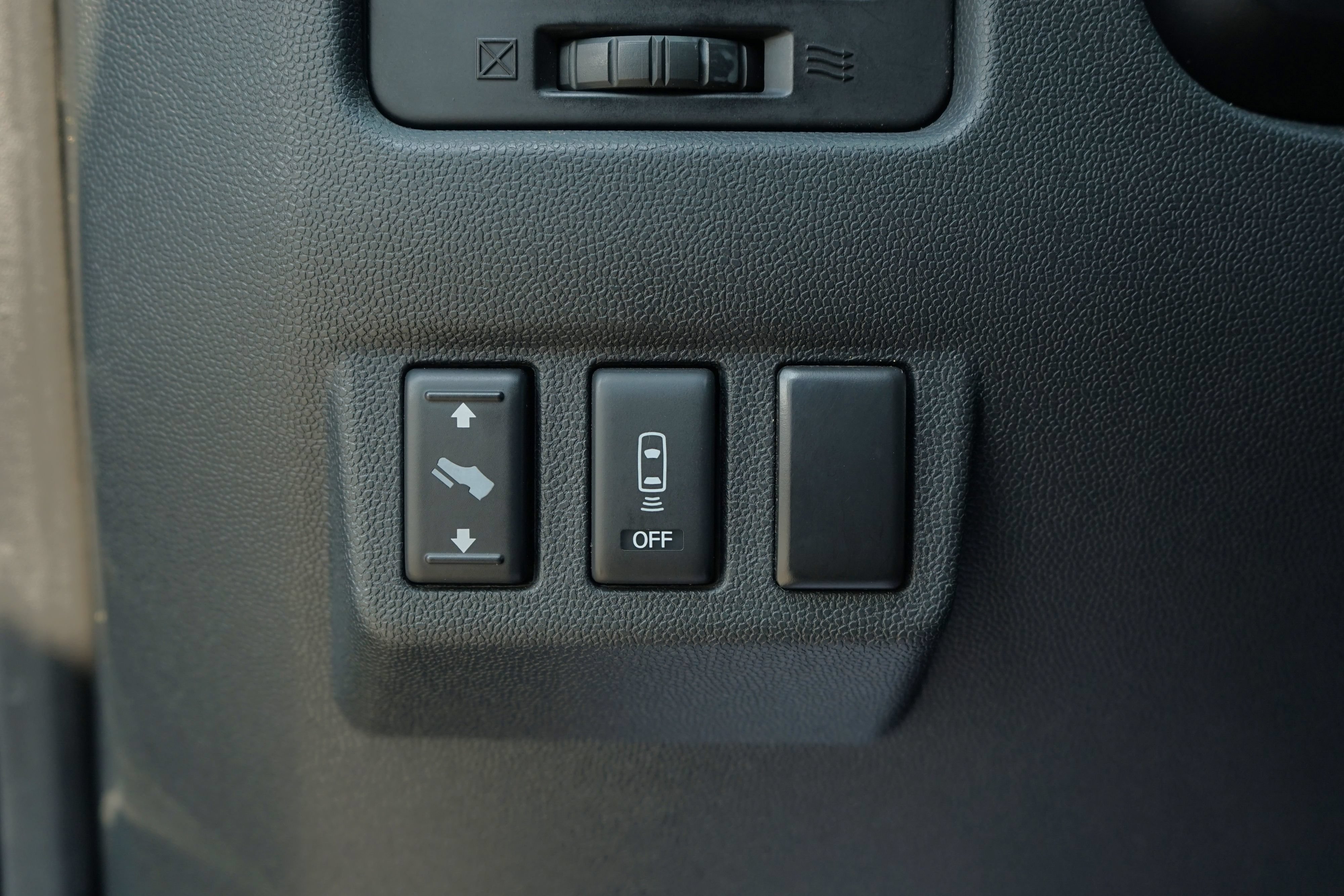 Used 2012 Nissan Titan SL w/ Heavy Metal Edition Pkg AWD/4WD image 13