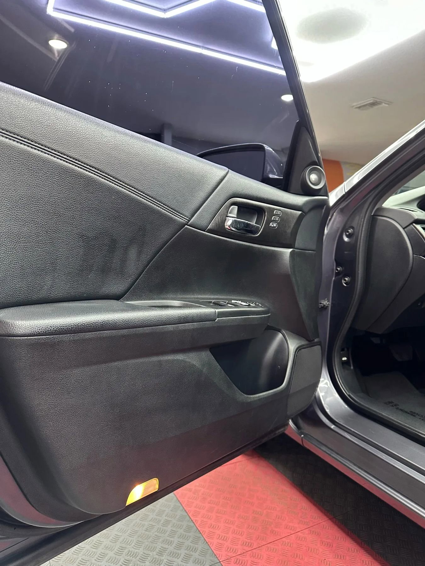 Used 2013 Honda Accord EX-L image 9