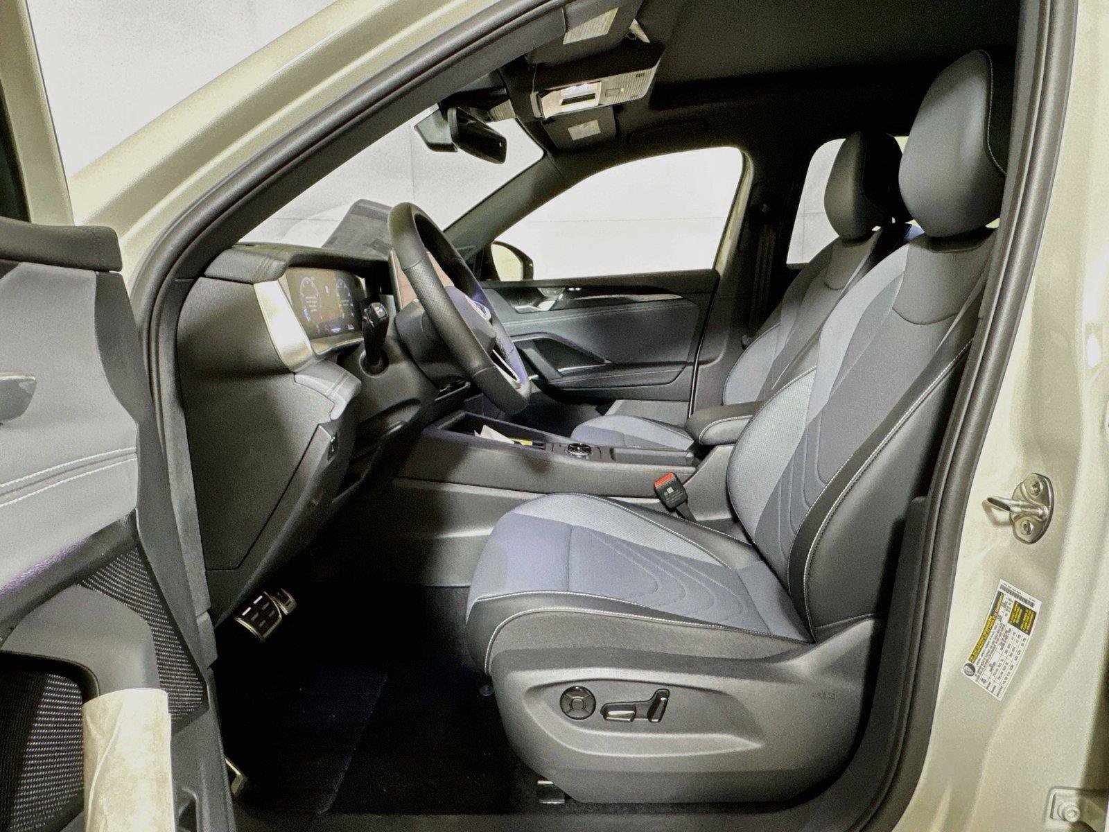New 2026 Volkswagen Tiguan SE R-Line FWD image 11