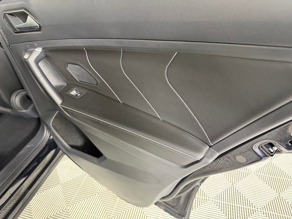 Used 2022 Volkswagen Tiguan SE R-Line image 29