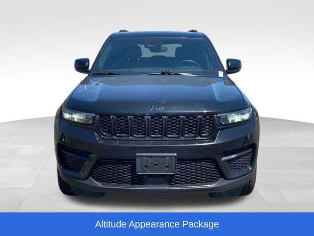 Used 2023 Jeep Grand Cherokee Altitude AWD/4WD image 2