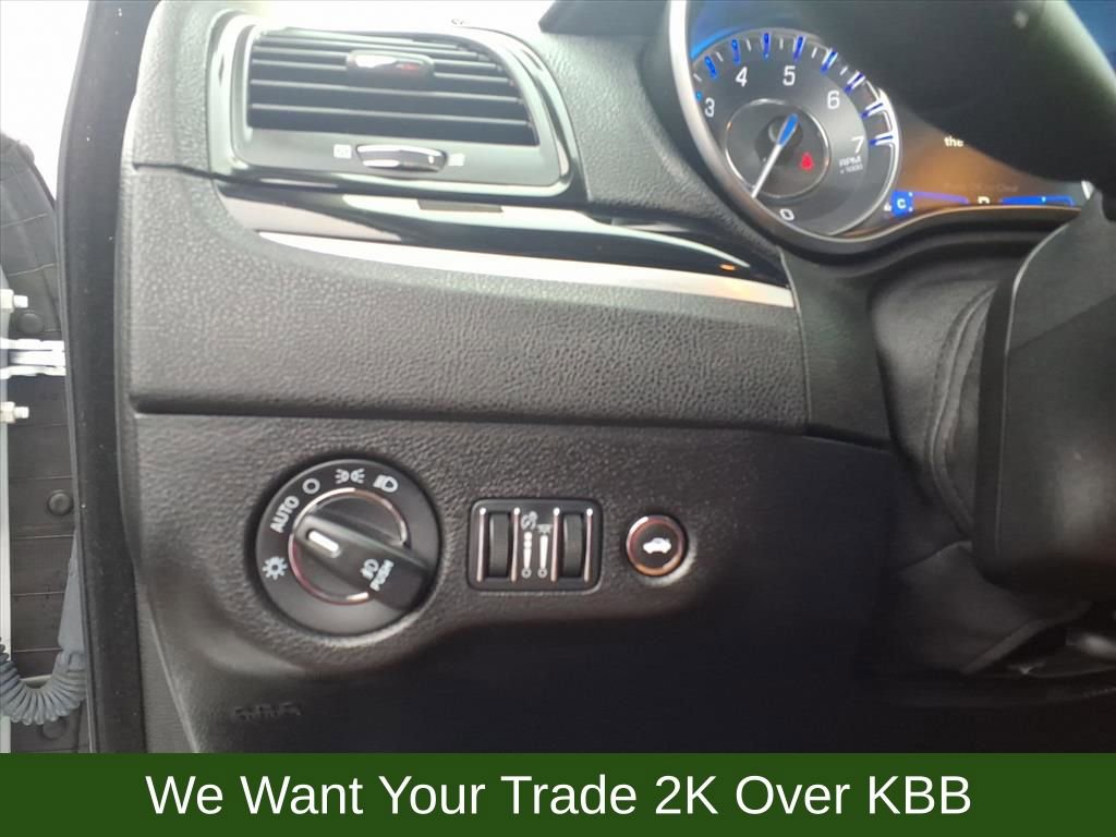 Used 2023 Chrysler 300 Touring L image 30