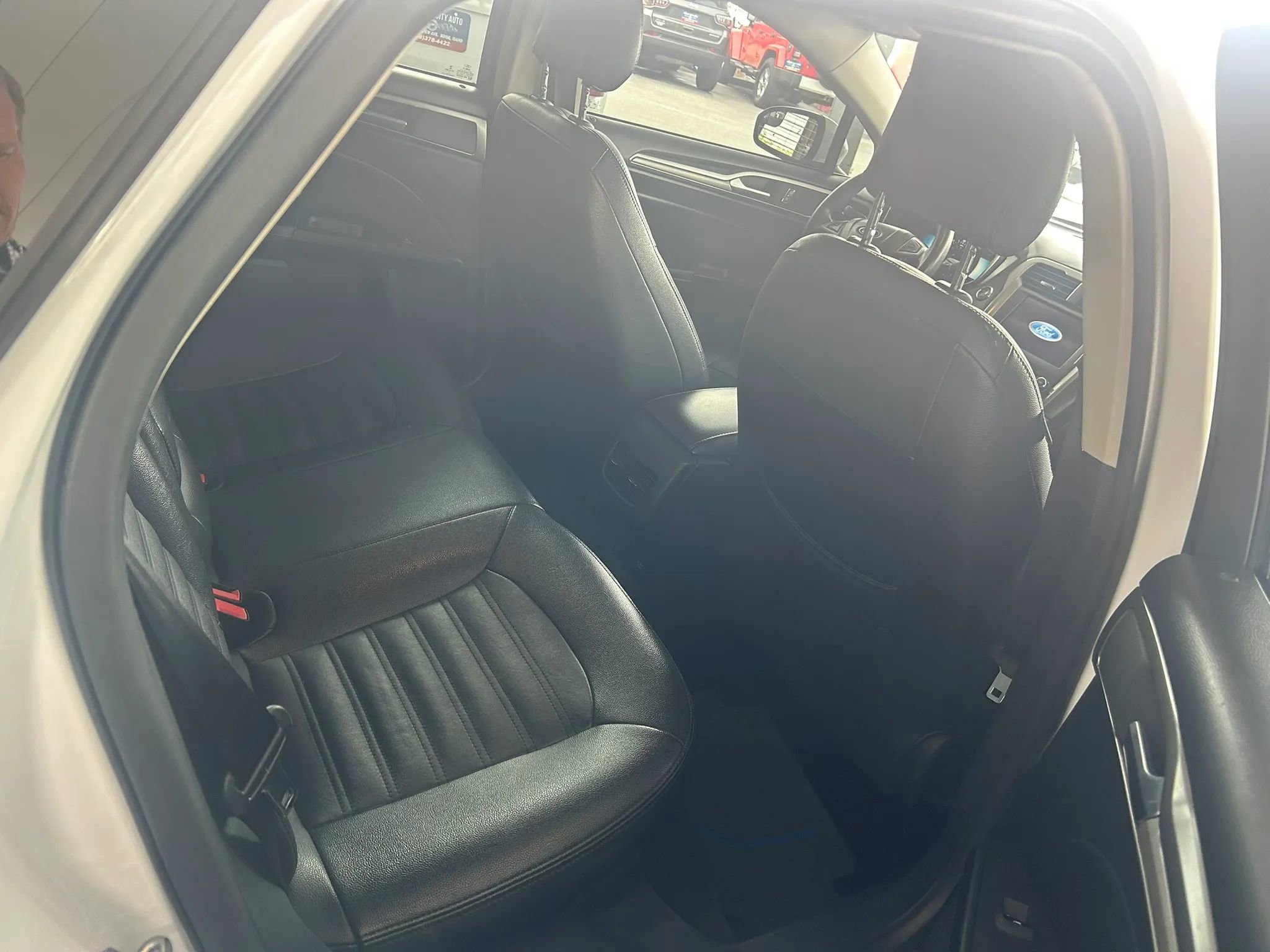 Used 2018 Ford Fusion SE FWD image 7