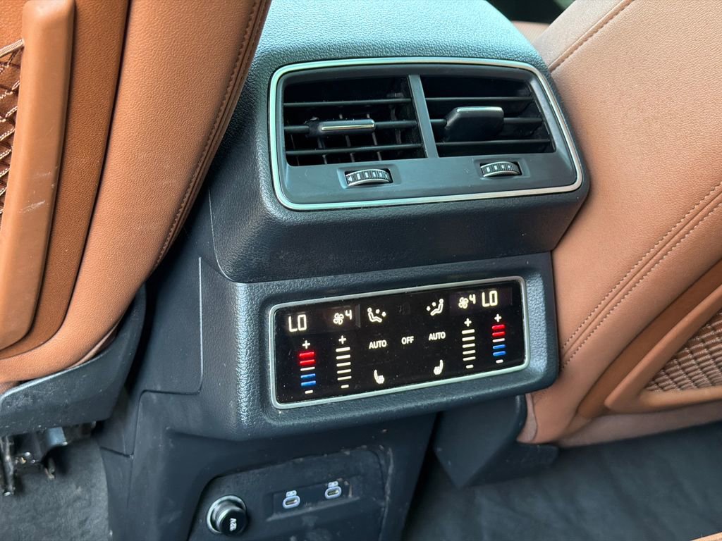 Used 2023 Audi e-tron Premium Plus w/ Premium Plus Package AWD/4WD image 17