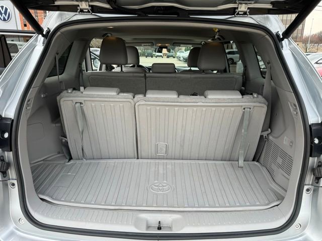 Used 2019 Toyota Highlander XLE image 9
