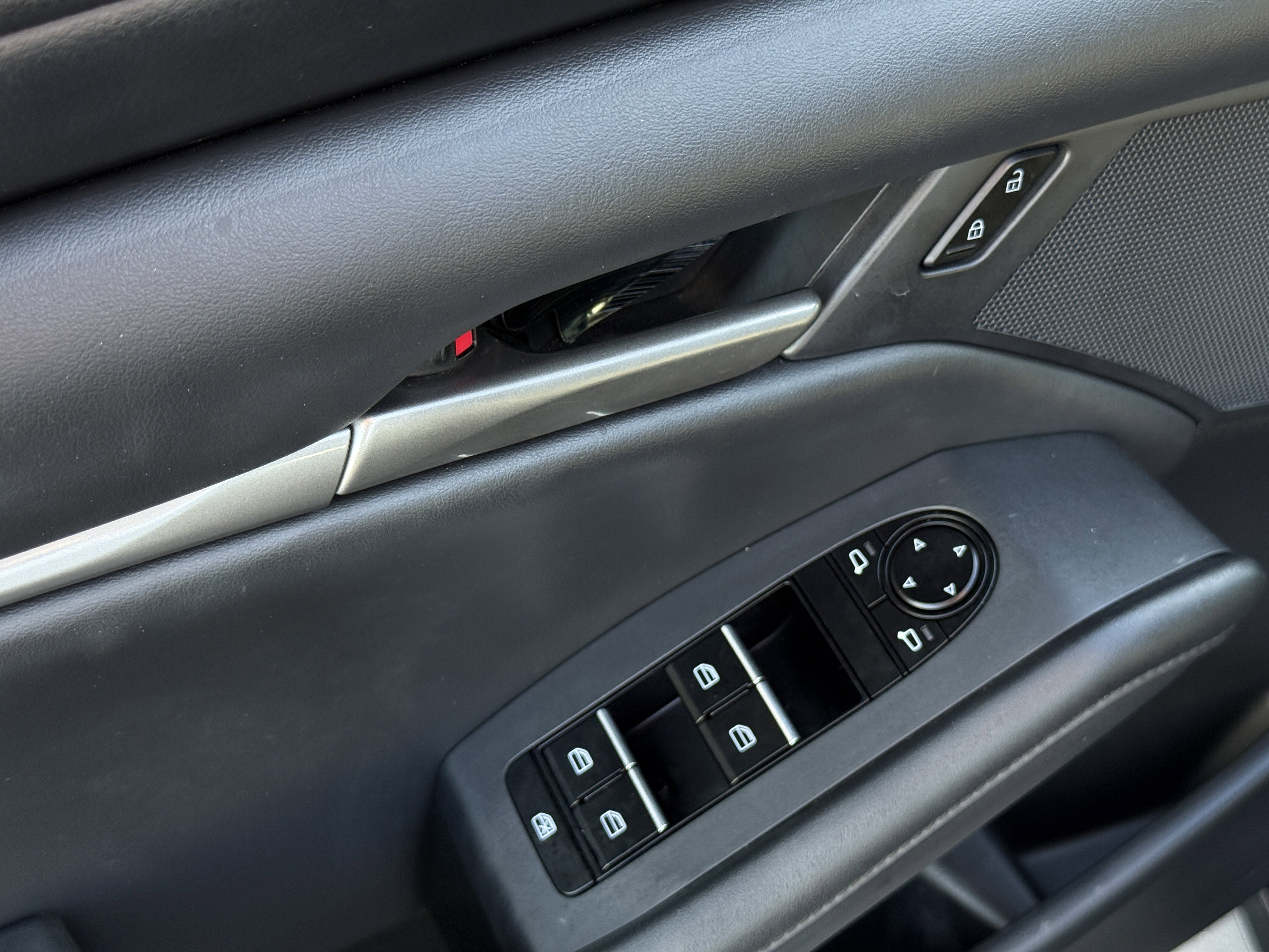 Used 2020 MAZDA MAZDA3 Hatchback image 25