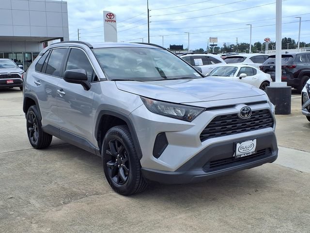 Used 2021 Toyota RAV4 LE FWD image 4
