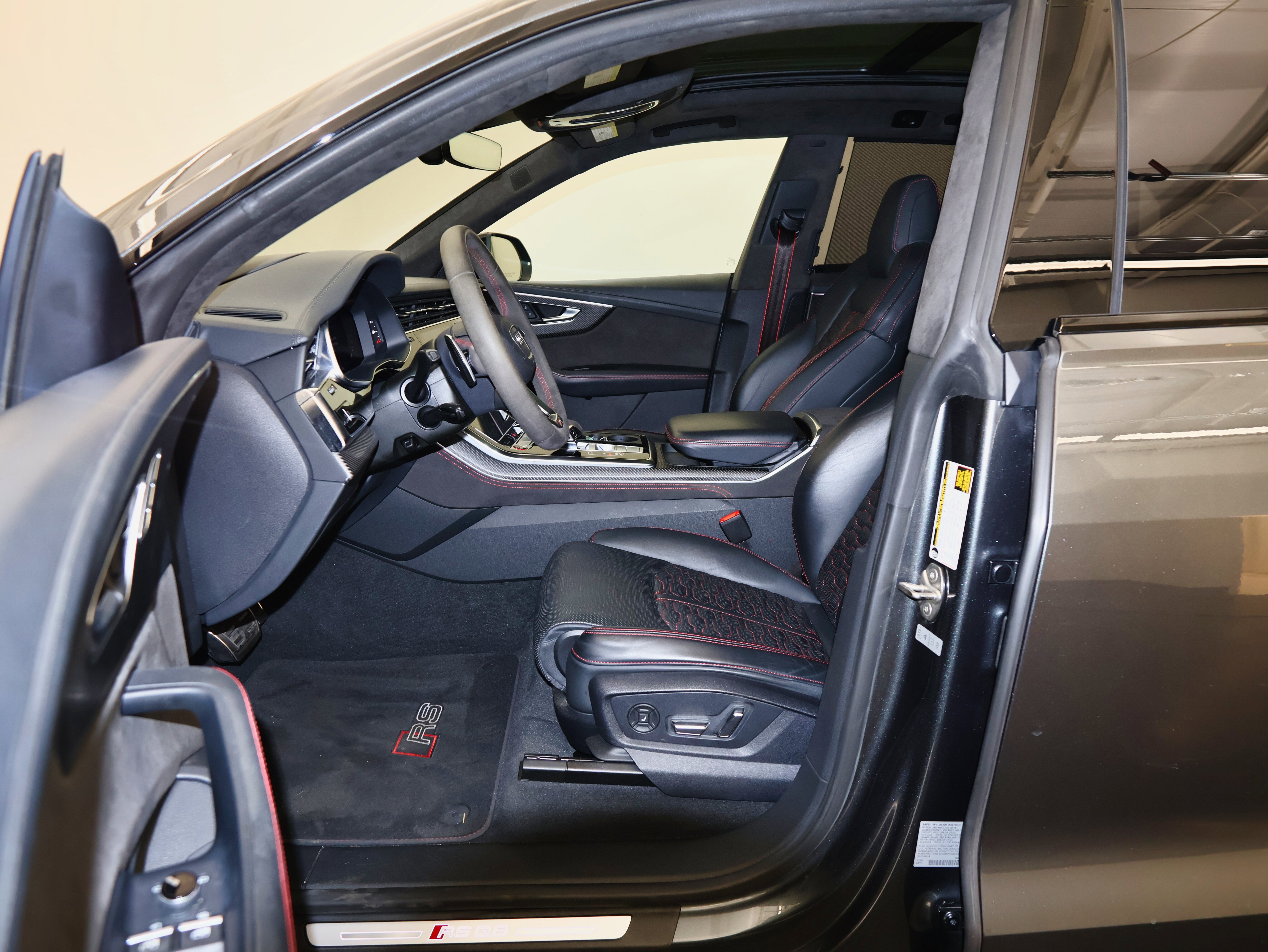 Used 2022 Audi RS Q8 w/ Black Optic Package image 21